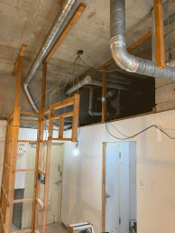 天井を高くして風通しと採光UP！自転車も置けて収納もたっぷり！ 　目黒区A様邸